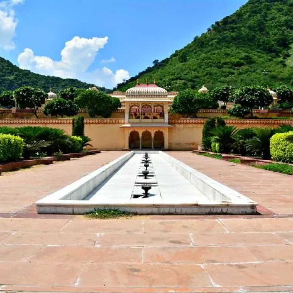 sisodia rani ka bagh image