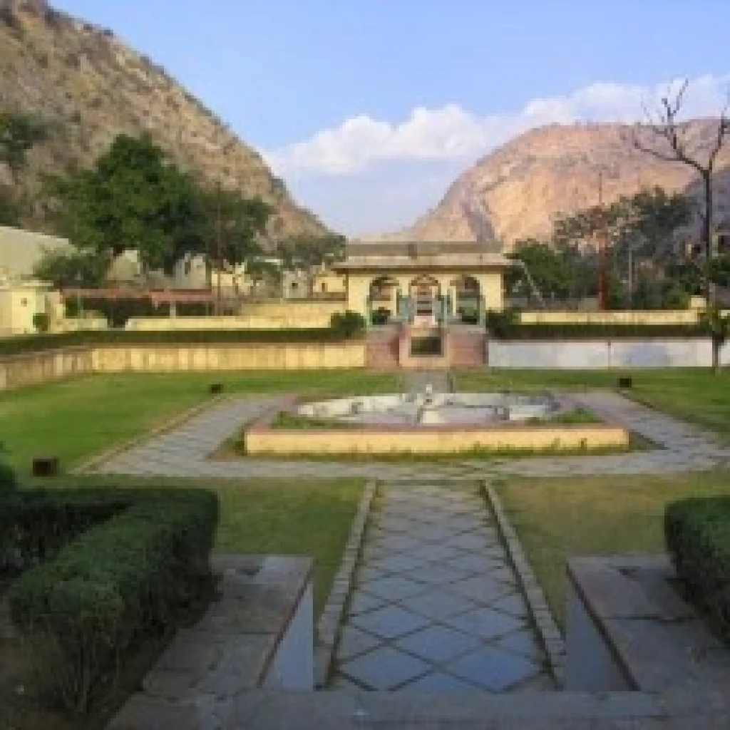 sisodia rani ka bagh image