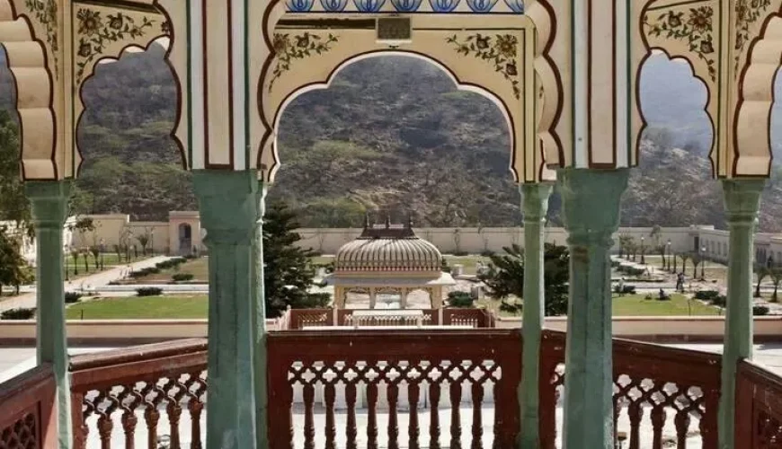 Sisodia-Rani-Ka-Bagh-Palace-Jaipur-India