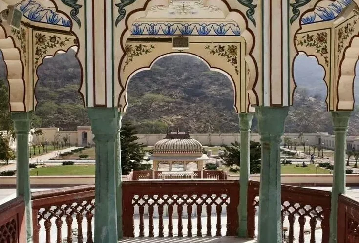 Sisodia-Rani-Ka-Bagh-Palace-Jaipur-India