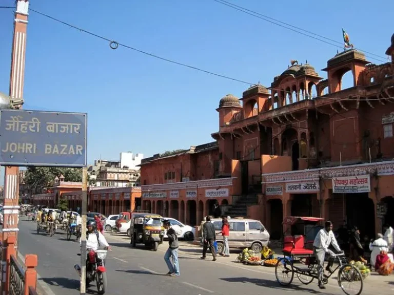 Johari Bazaar: A Top Shopping Spot in Jaipur