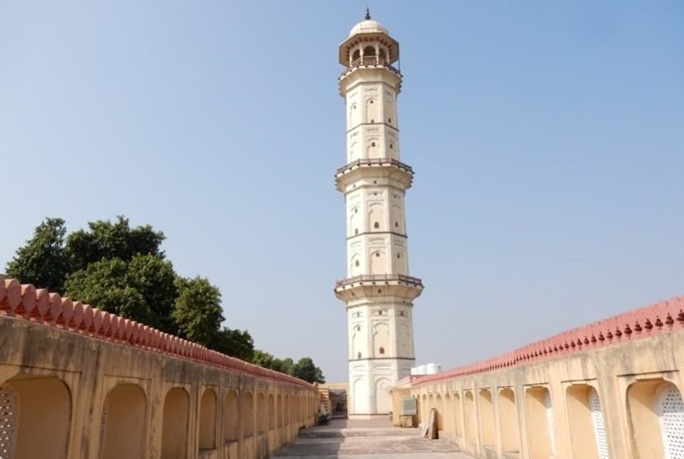 Explore Sargasuli Tower: Jaipur’s Majestic Victory Monument