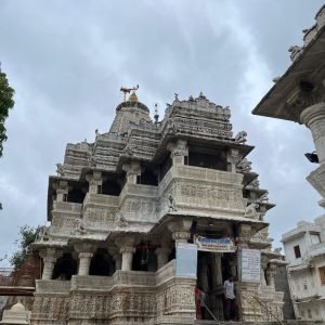 Get 25% OFF On Udaipur Ranakpur Jain temple tour package