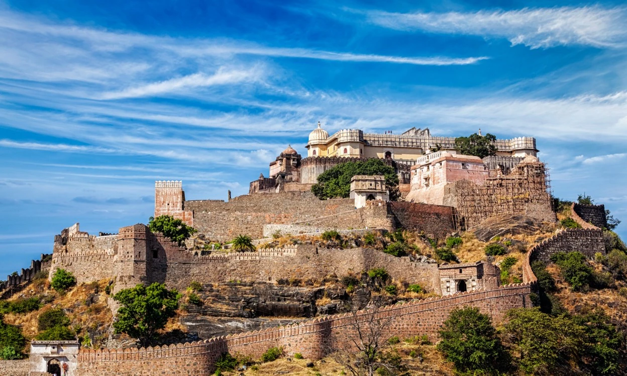 Get 25% OFF On Udaipur to Kumbhalgarh Ranakpur tour package