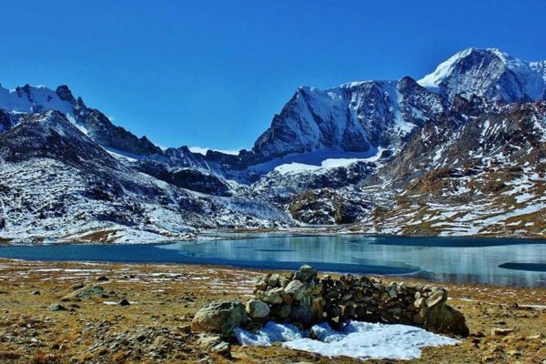 14. Cholamu lake 