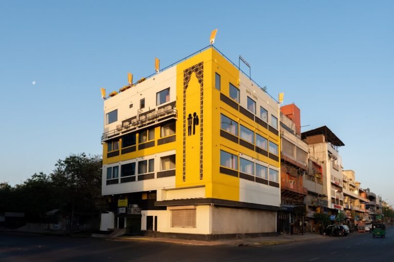 the hosteller jaipur mi road