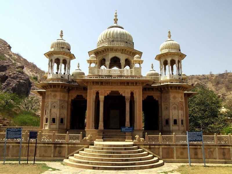 Maharaniyon Ki Chhatriyan
