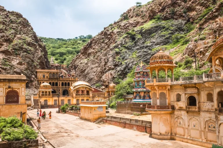 Jaipur Tour Package From Mumbai 𝐚𝐭 ₹7,999 𝘽𝙤𝙤𝙠 𝙉𝙤𝙬!