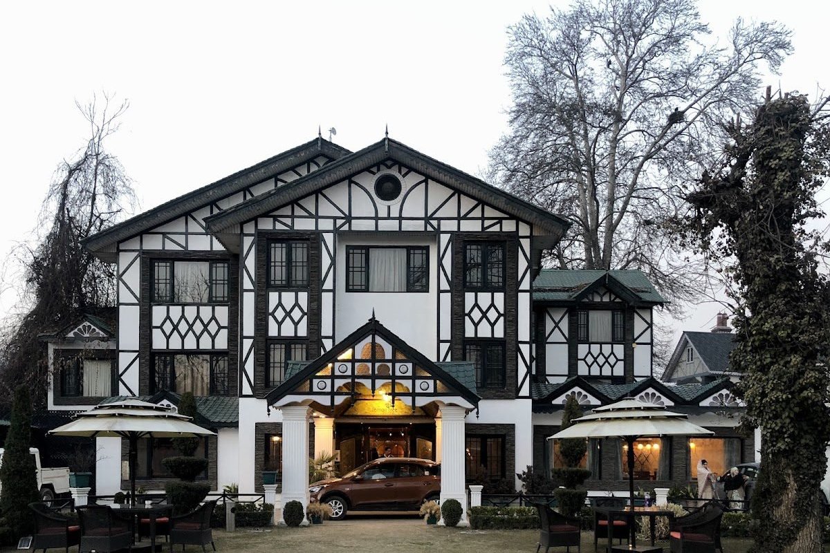 Best Srinagar Family Tour Package with Houseboat Stay - 3