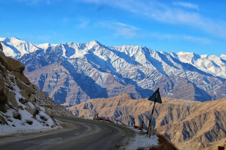 Cheap Ladakh Tour Packages Starts 𝐚𝐭 ₹8900 𝘽𝙤𝙤𝙠 𝙉𝙤𝙬!